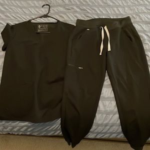 Xs figs black scrub set